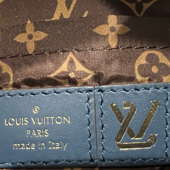 Pillow collection Louis Vuitton Palm Spring Mini Backpack. Blue fabric ➕ canvas - Picture 7 of 8